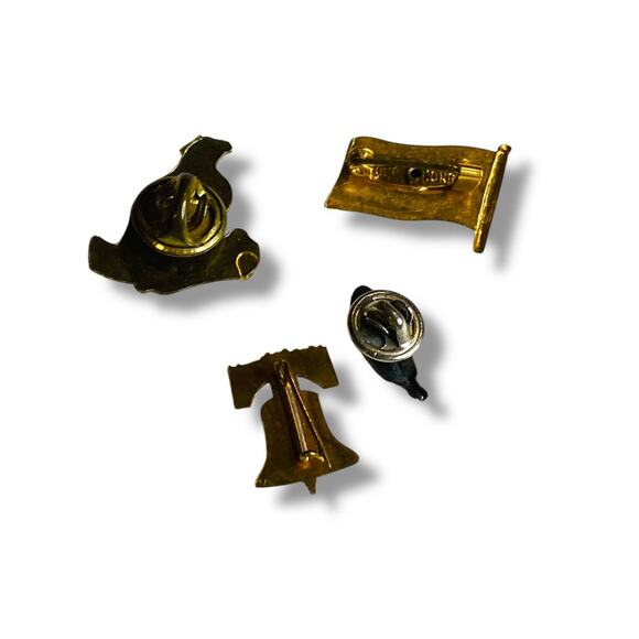 Lot of 4 Vintage Lapel Pins .75" Eagle Flag Liberty Bell Feather Assorted - Picture 7 of 7